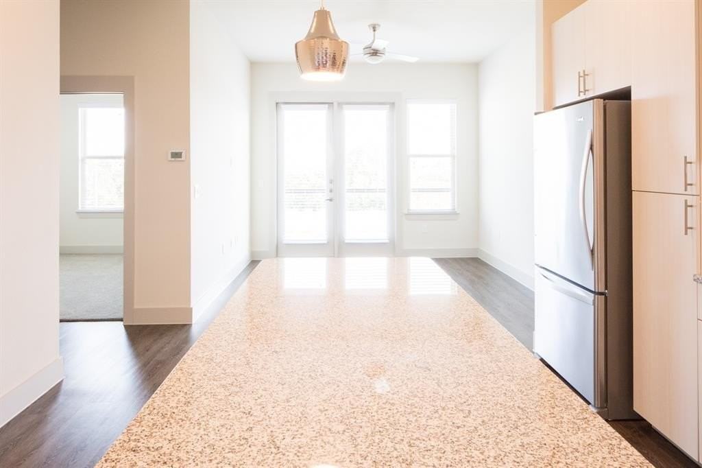 2101 W Rosedale St #201 - Photo 6 of 8