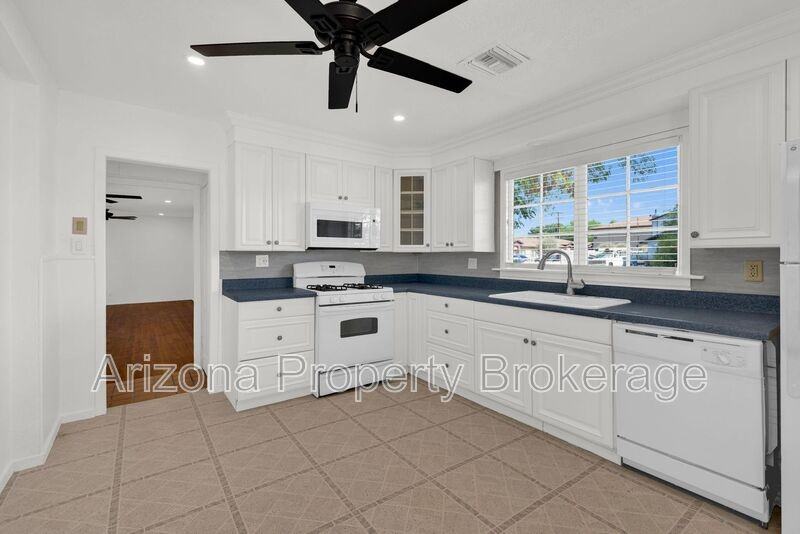 2335 W Morten Ave - Photo 4 of 21