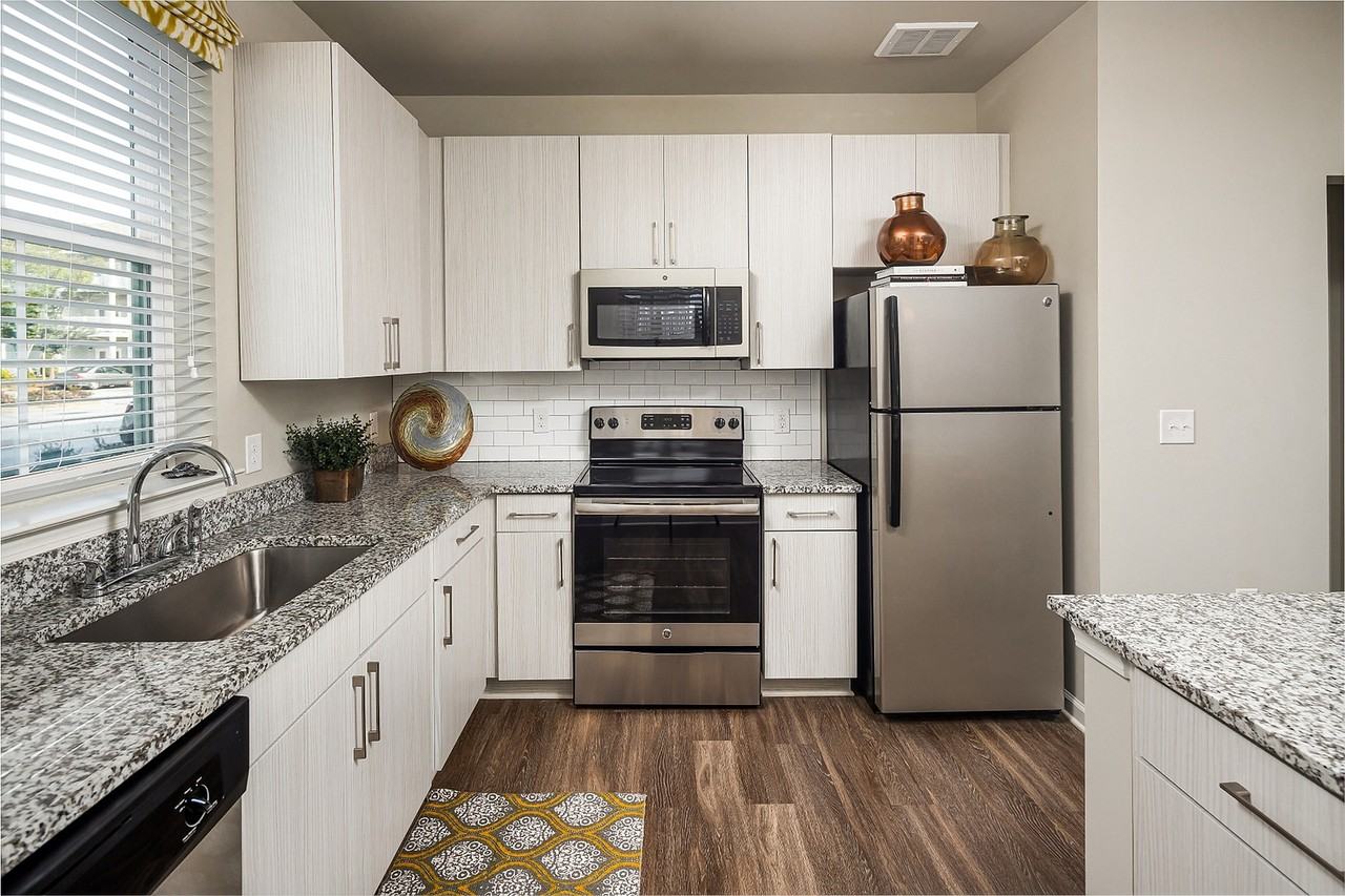 Abberly Market Point Apartment Homes - Photo 4 of 50