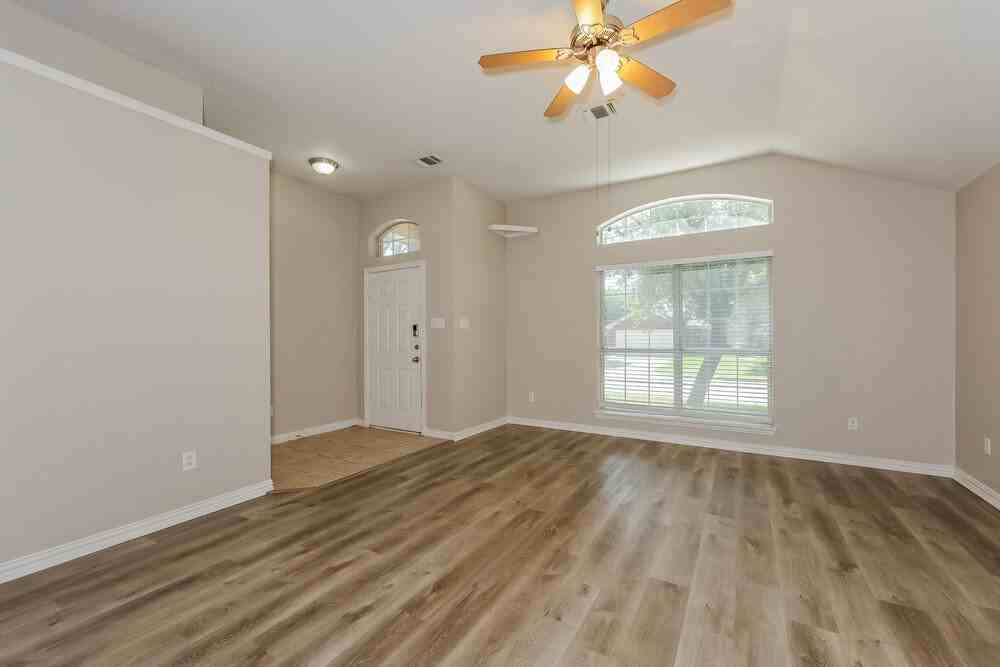 1601 Prescott Dr - Photo 4 of 16