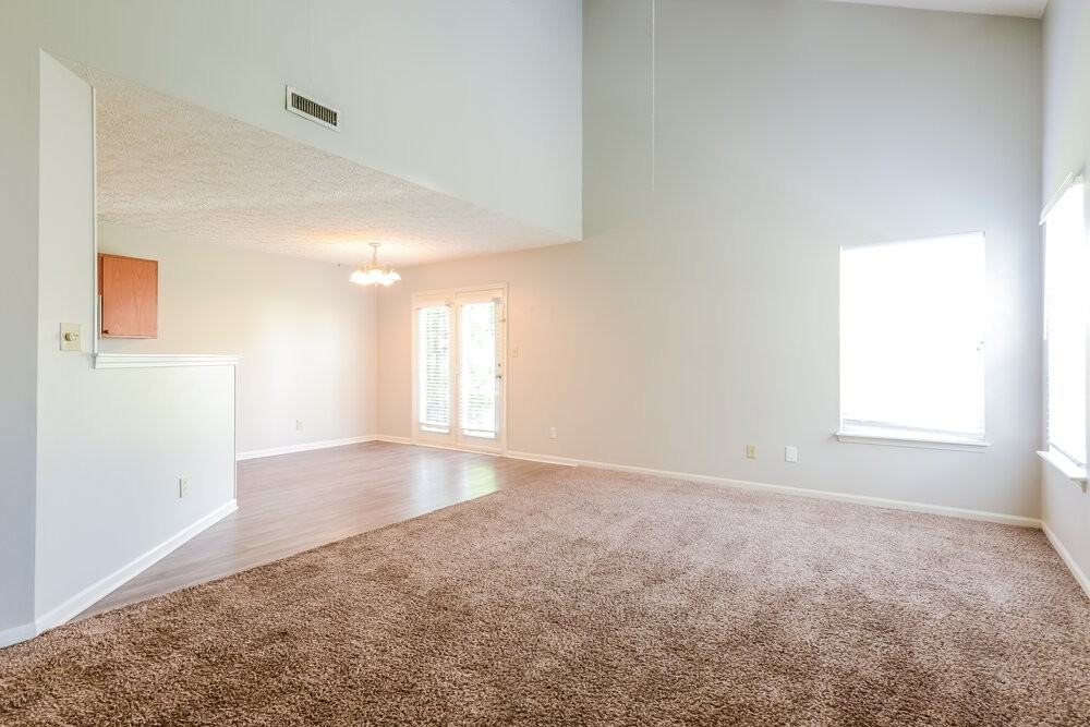 4465 Connaught West Dr - Photo 4 of 17