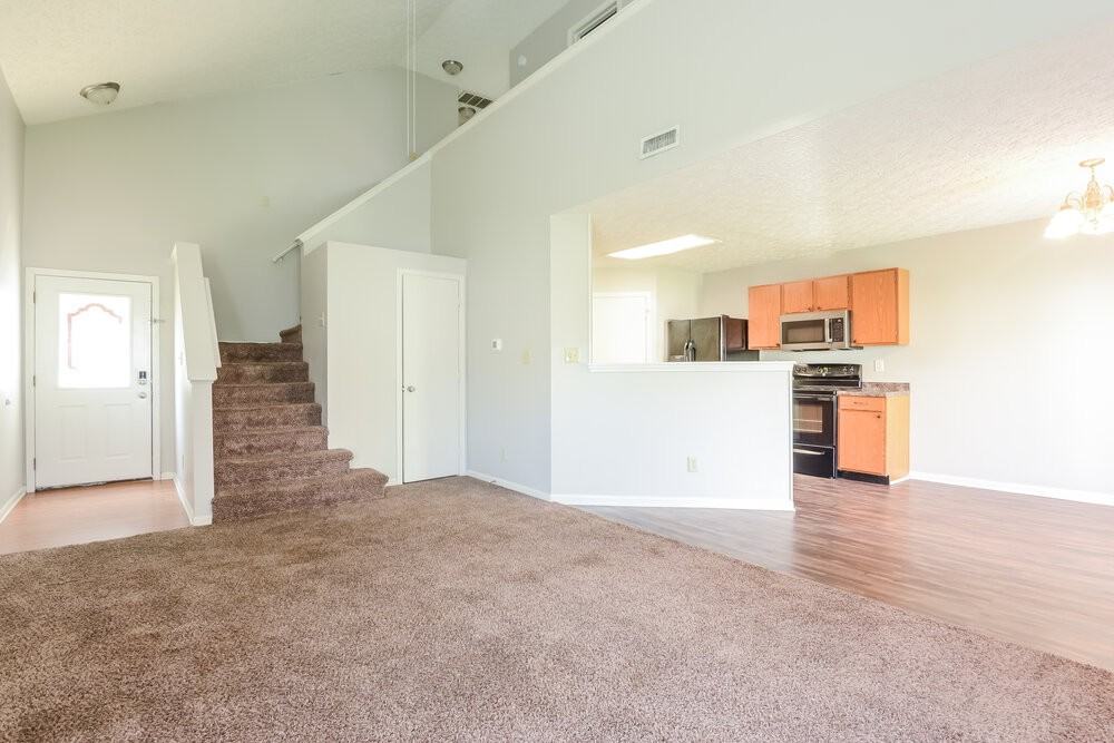 4465 Connaught West Dr - Photo 5 of 17