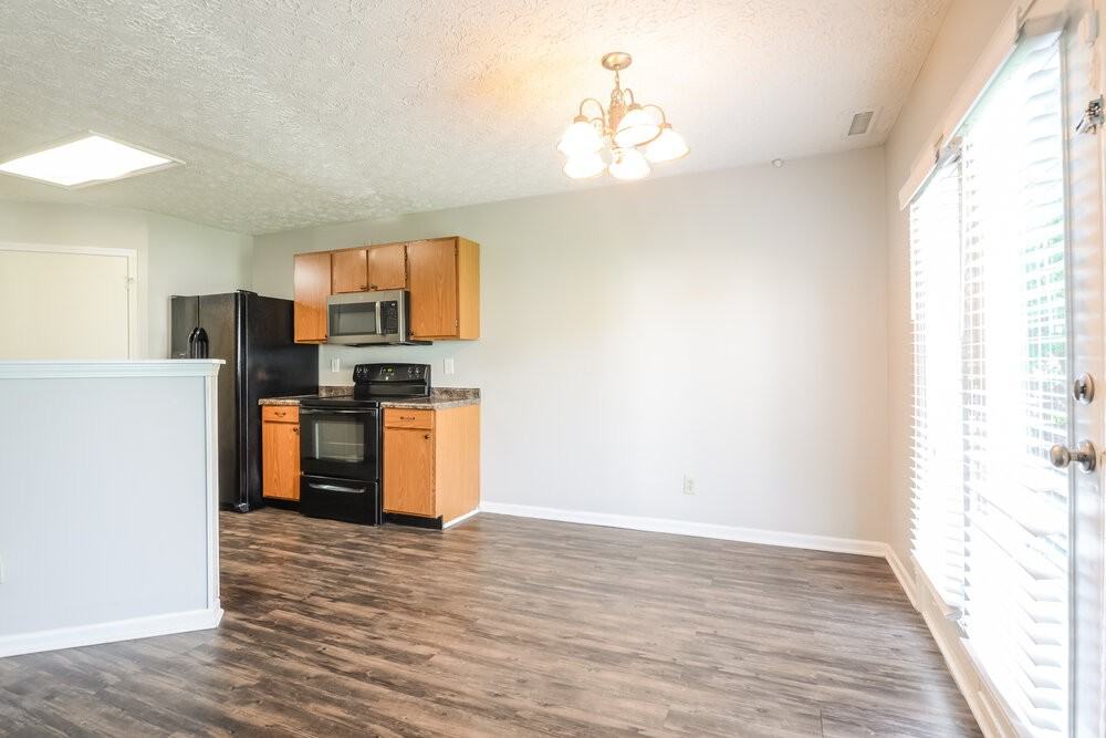 4465 Connaught West Dr - Photo 6 of 17