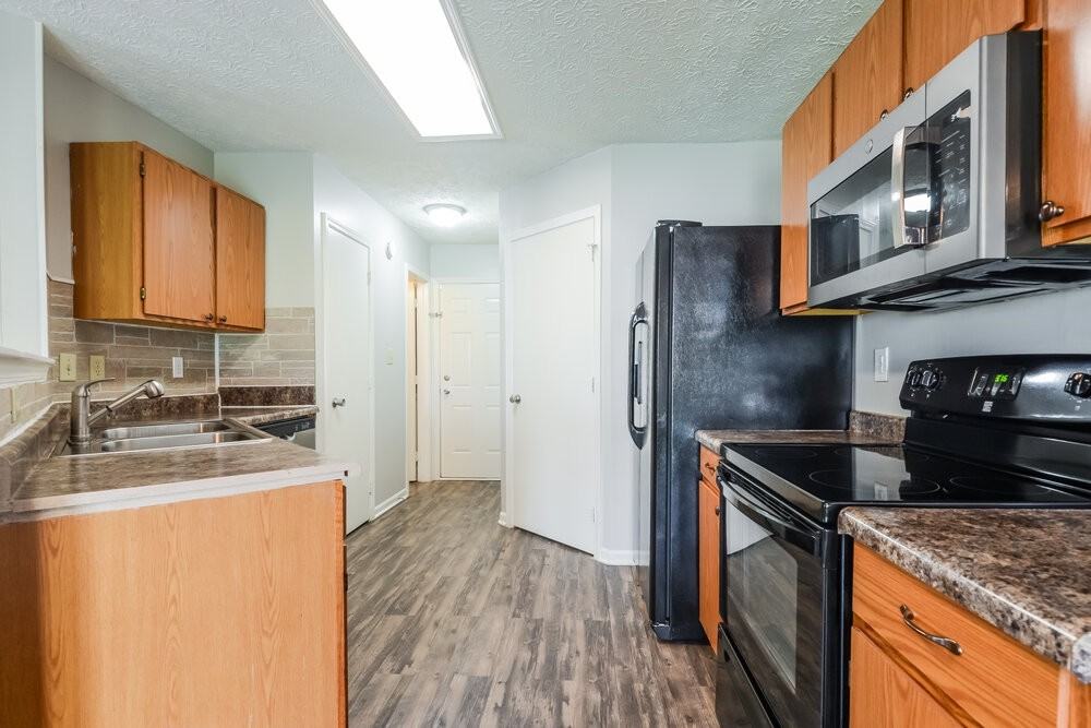 4465 Connaught West Dr - Photo 7 of 17