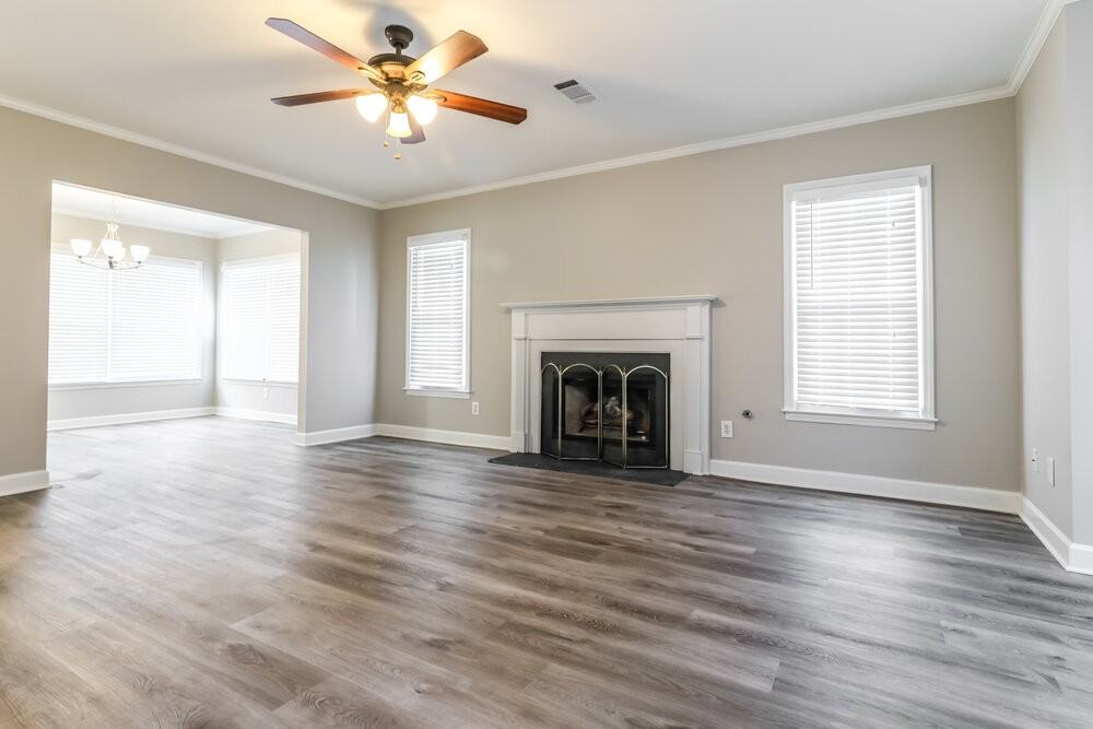 1504 Justin Dr - Photo 5 of 18