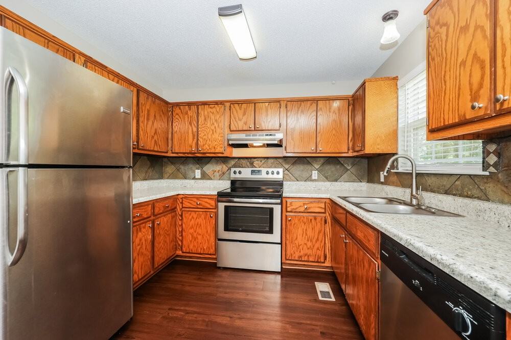 1915 Steaford Ct - Photo 6 of 16