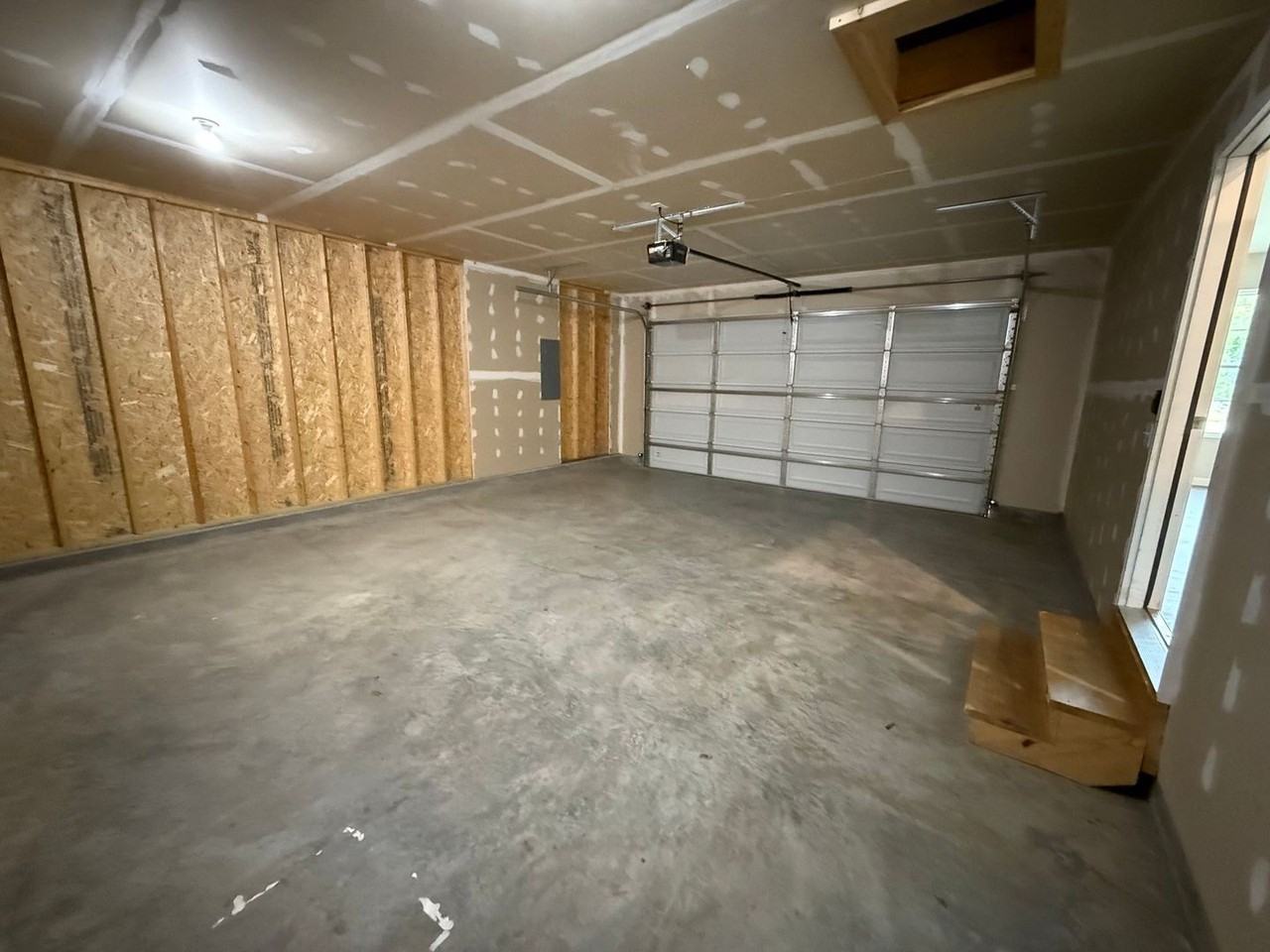 842 Lakeway Dr - Photo 3 of 17