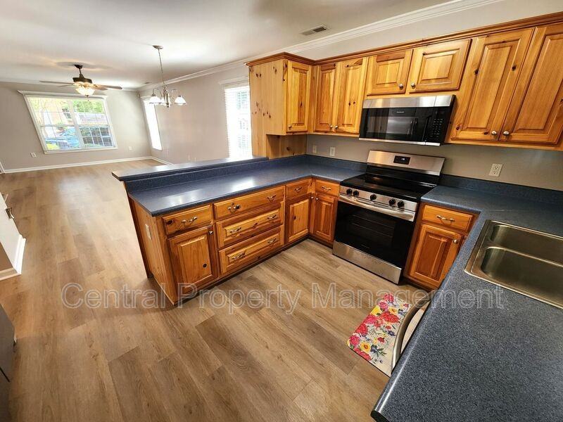 303 Rexford Dr - Photo 4 of 30