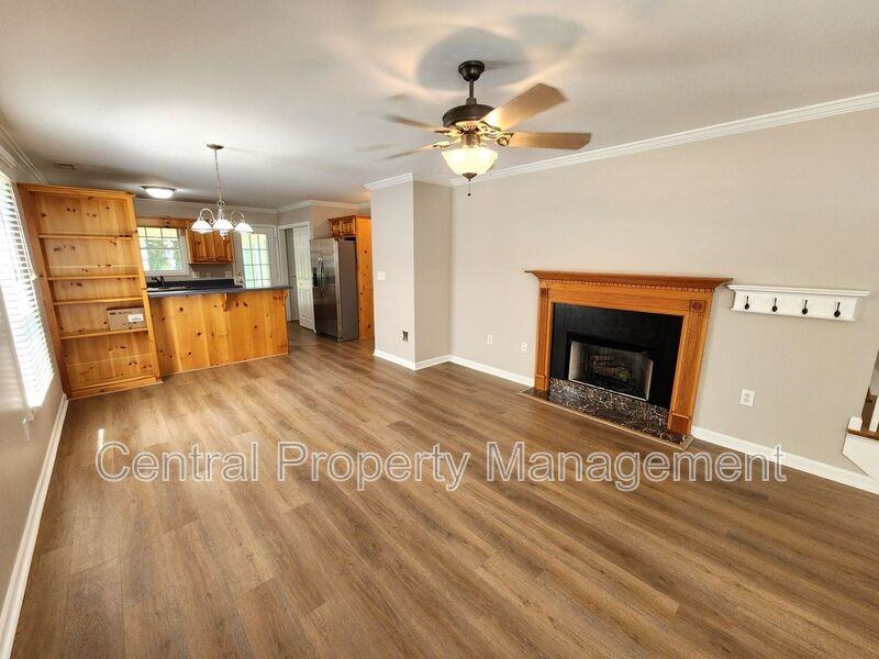303 Rexford Dr - Photo 7 of 30