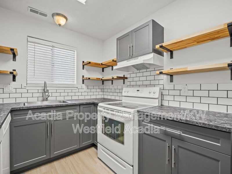 945 S Freedom Blvd #18
