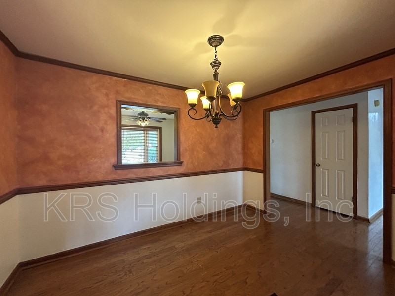 2137 Weybridge Drive - Photo 4 of 12