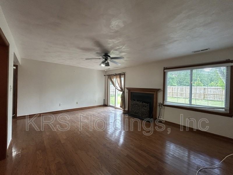 2137 Weybridge Drive - Photo 5 of 12