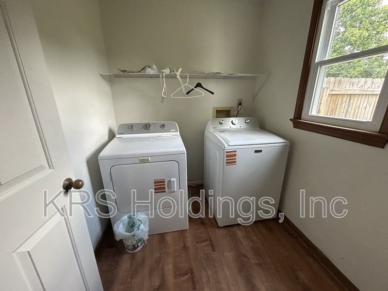 2137 Weybridge Drive - Photo 7 of 12