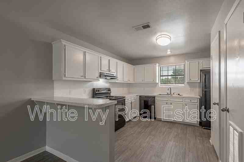 600 Palm St #8 - Photo 7 of 17