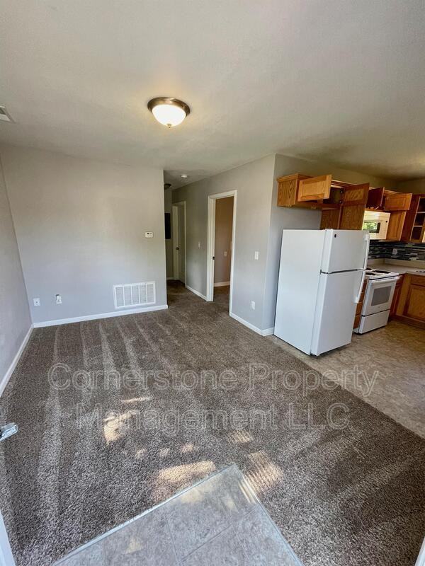 8220 E Oak Ct - Photo 2 of 6