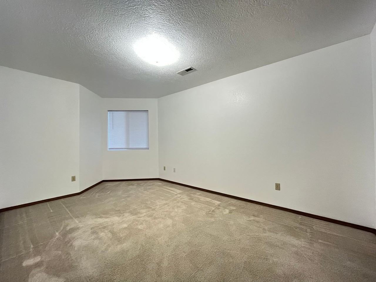 5211 S Smith Ct - Photo 6 of 9