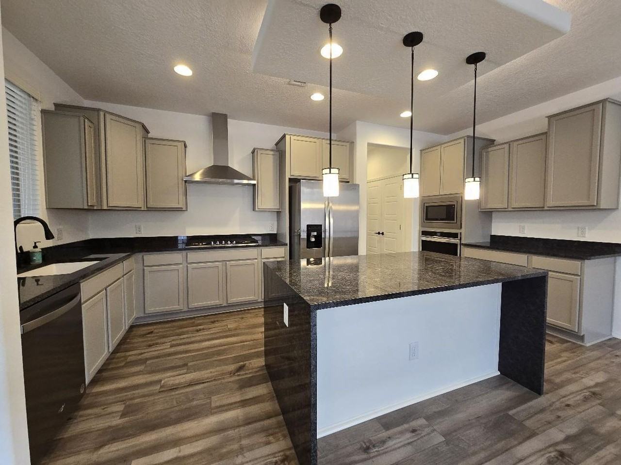 5208 Gold Hill Ln - Photo 2 of 28
