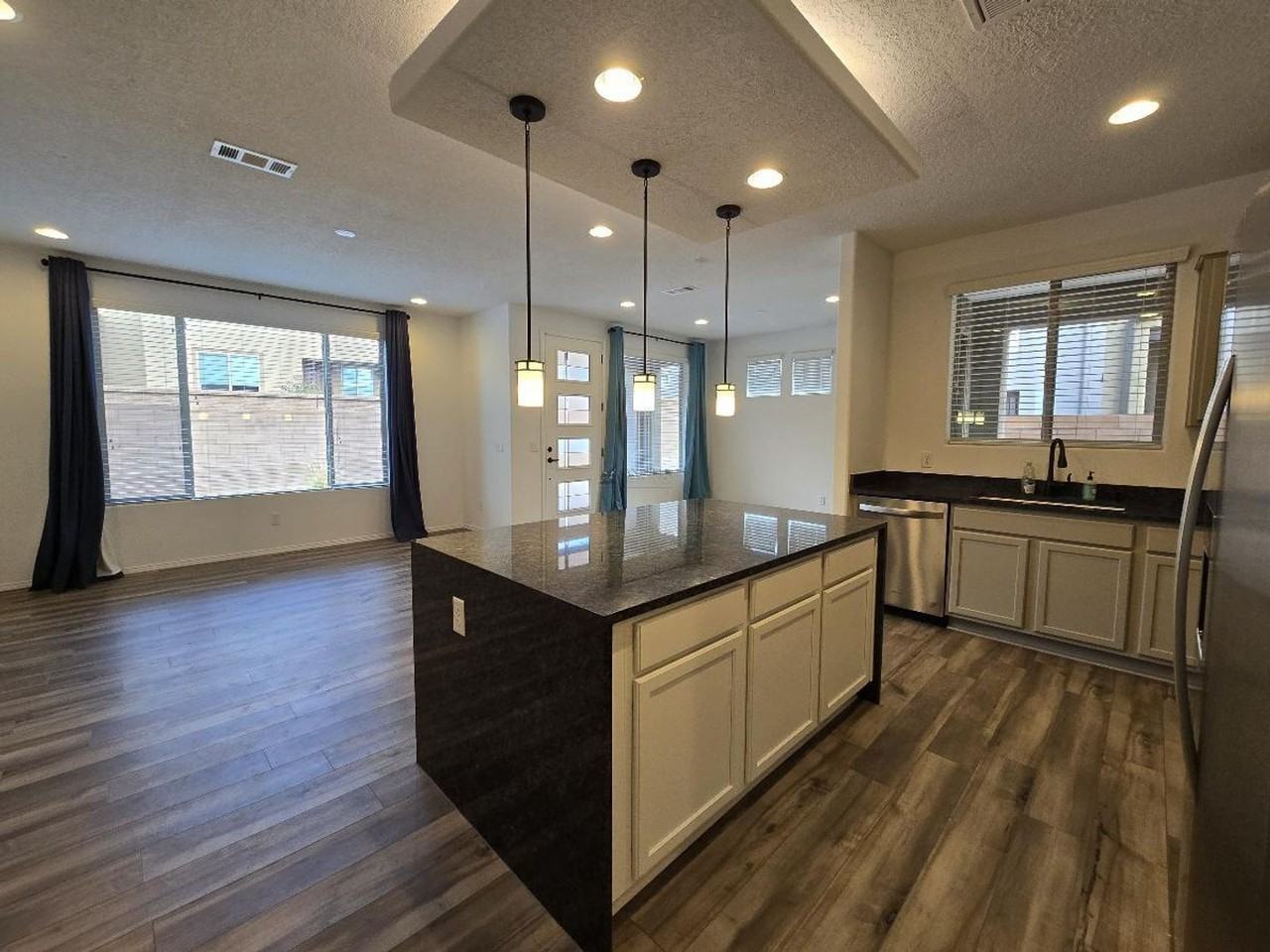 5208 Gold Hill Ln - Photo 5 of 28