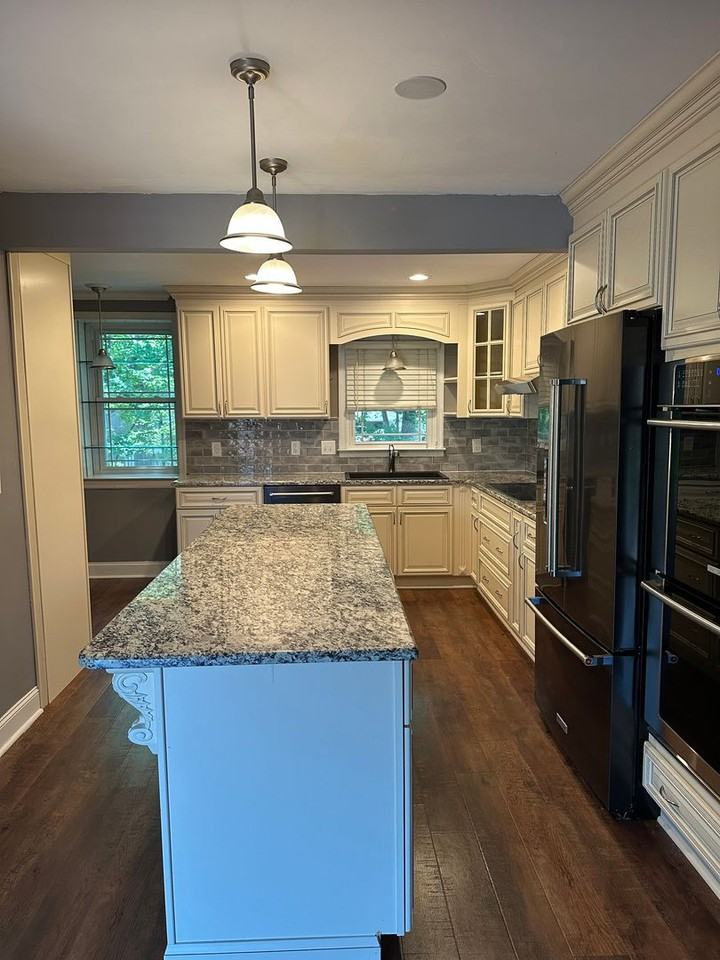 404 Herndon Dr - Photo 3 of 13