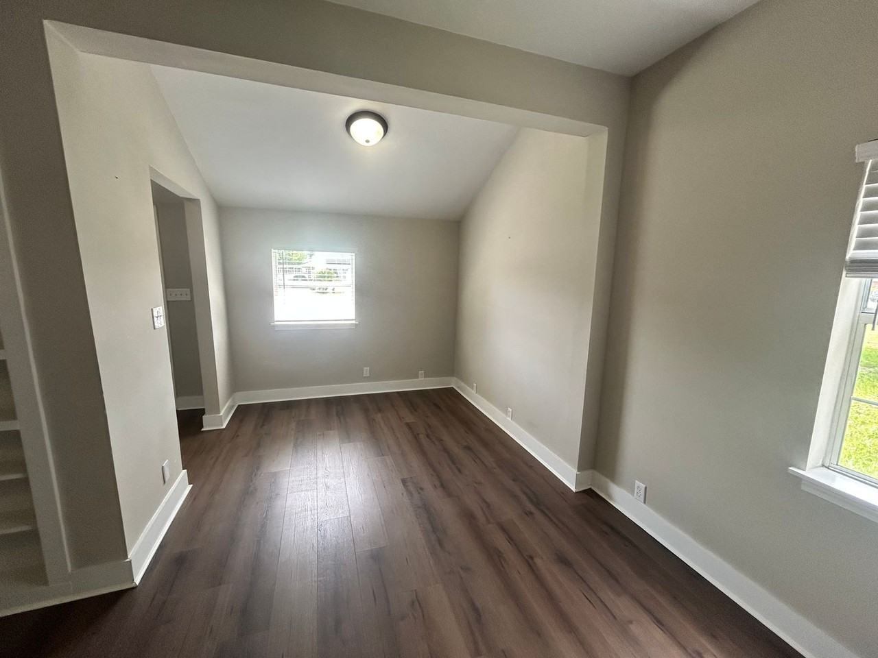 1116 Michigan Ave - Photo 4 of 27