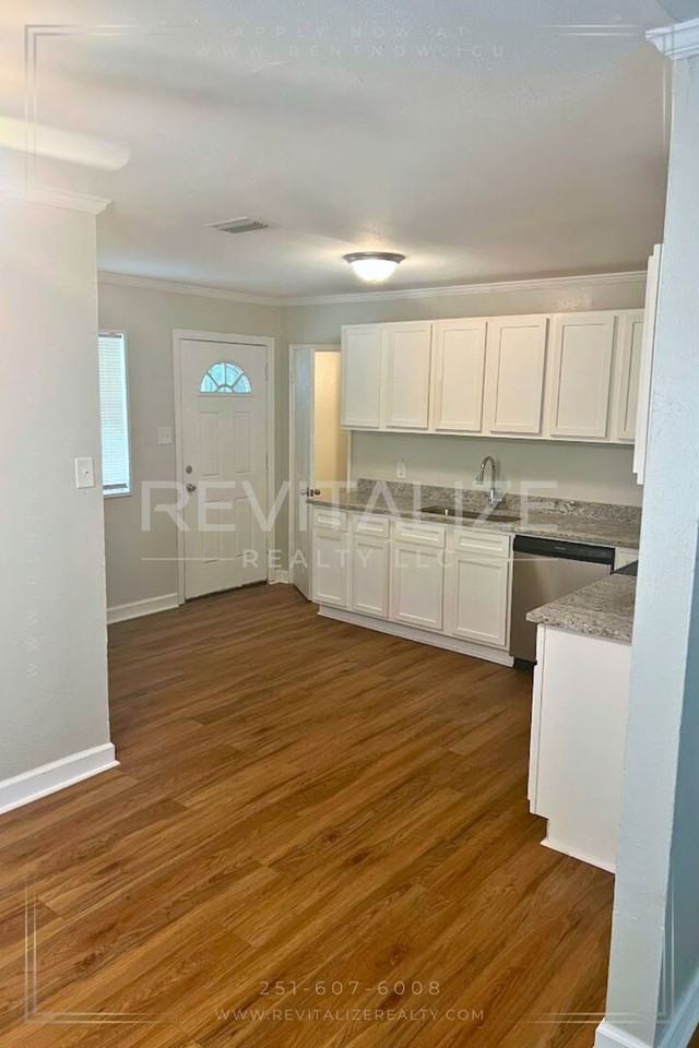 4010 Cresthaven Rd - Photo 3 of 13