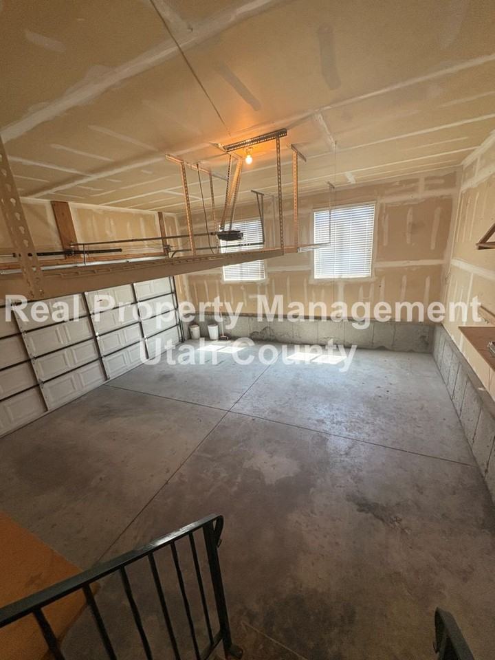 2083 N Raspberry Dr - Photo 2 of 18