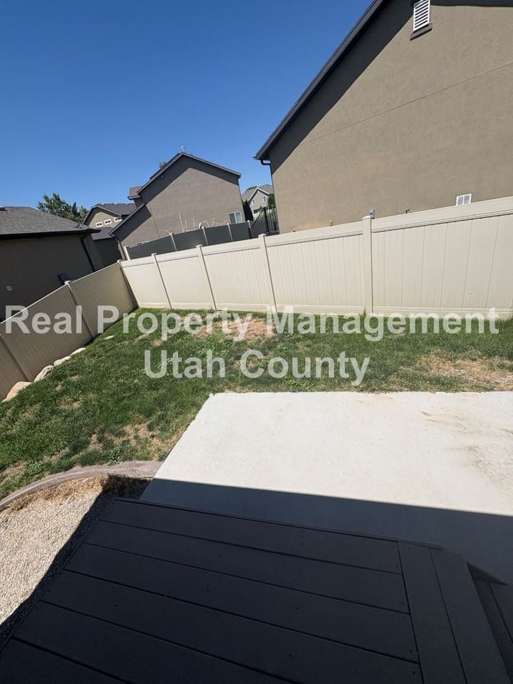 2083 N Raspberry Dr - Photo 3 of 18