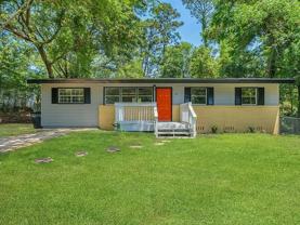 2204 Berkshire Dr - Photo 1 of 1