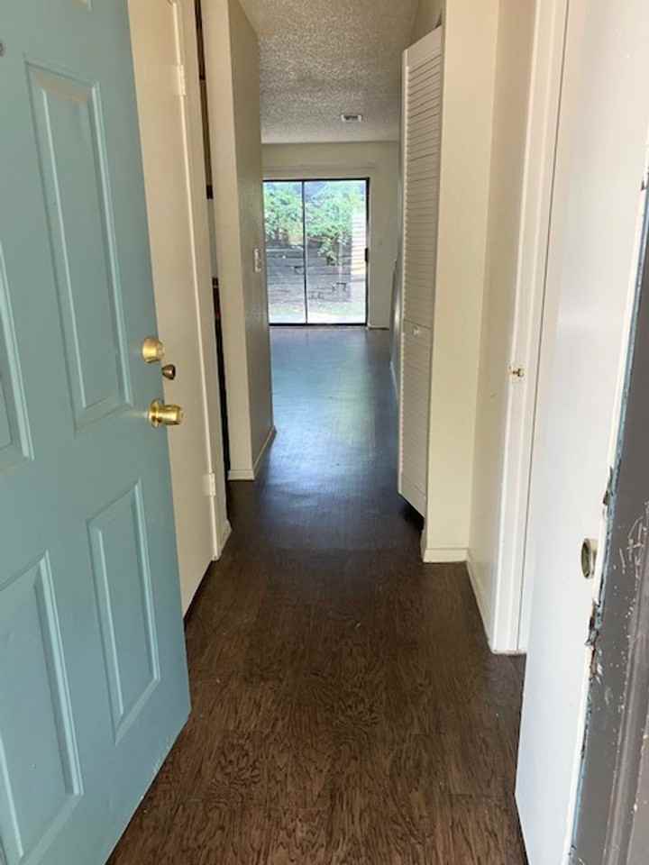 844 W Collins St - Photo 2 of 16