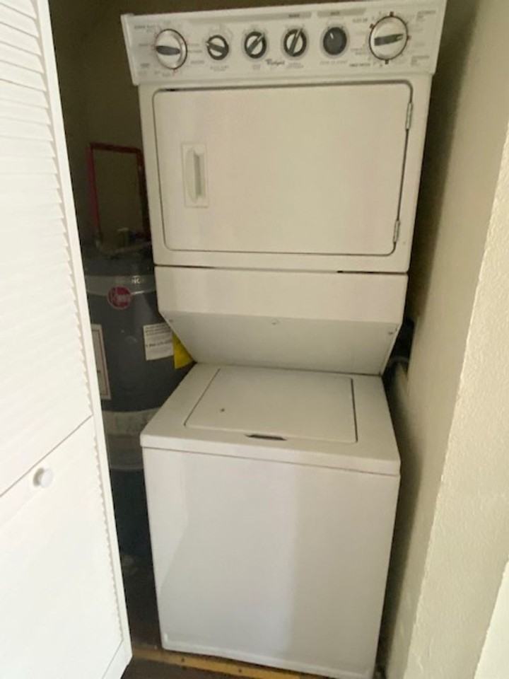 844 W Collins St - Photo 4 of 16