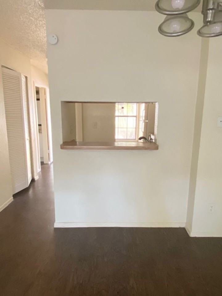 844 W Collins St - Photo 5 of 16