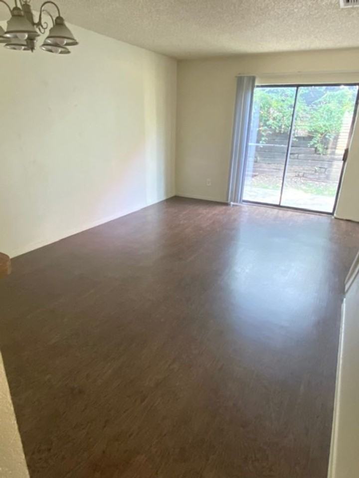 844 W Collins St - Photo 6 of 16