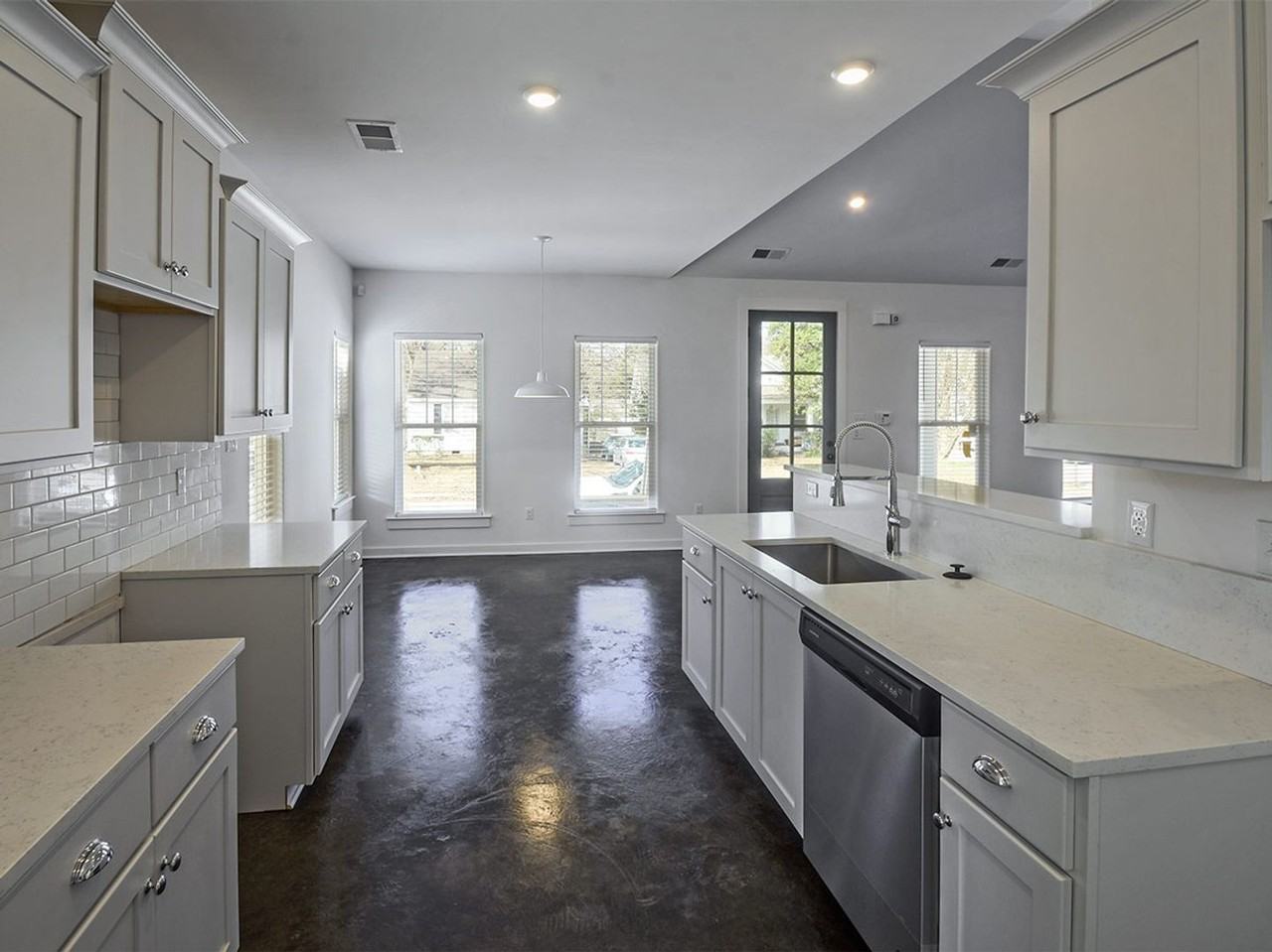 714 Echles St - Photo 2 of 10