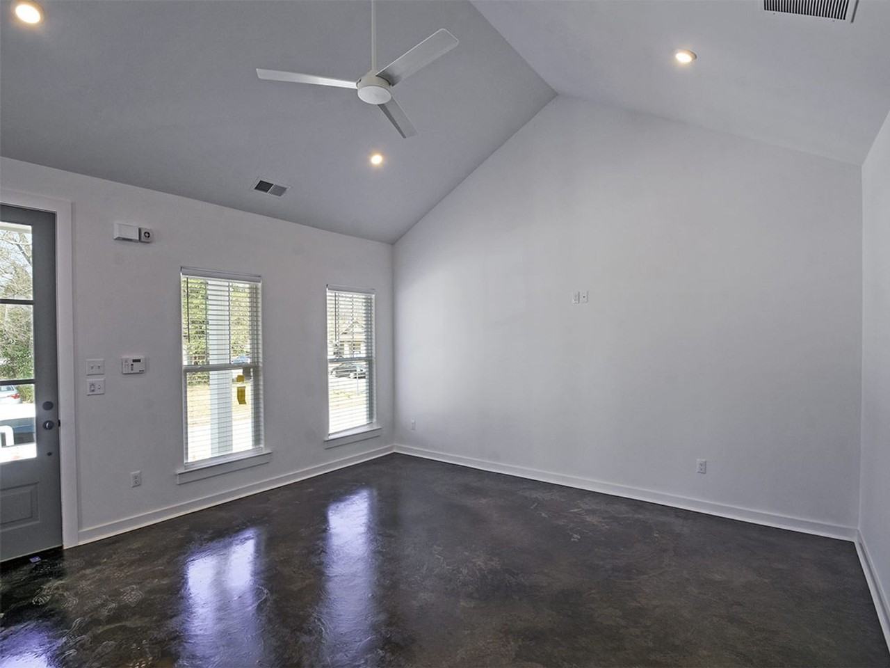 714 Echles St - Photo 3 of 10