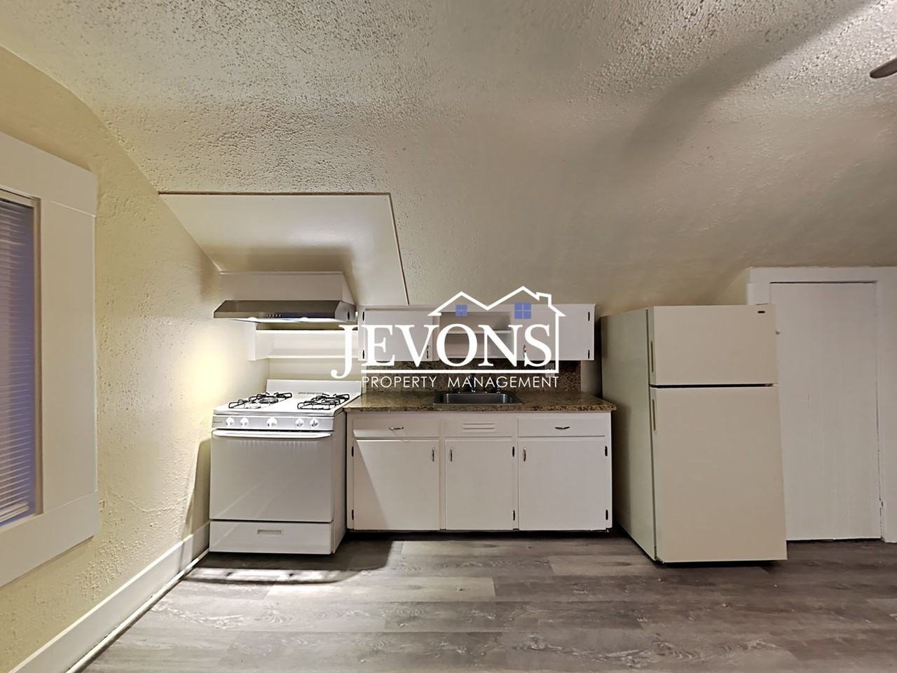 112 D St Sw #3 - Photo 7 of 29