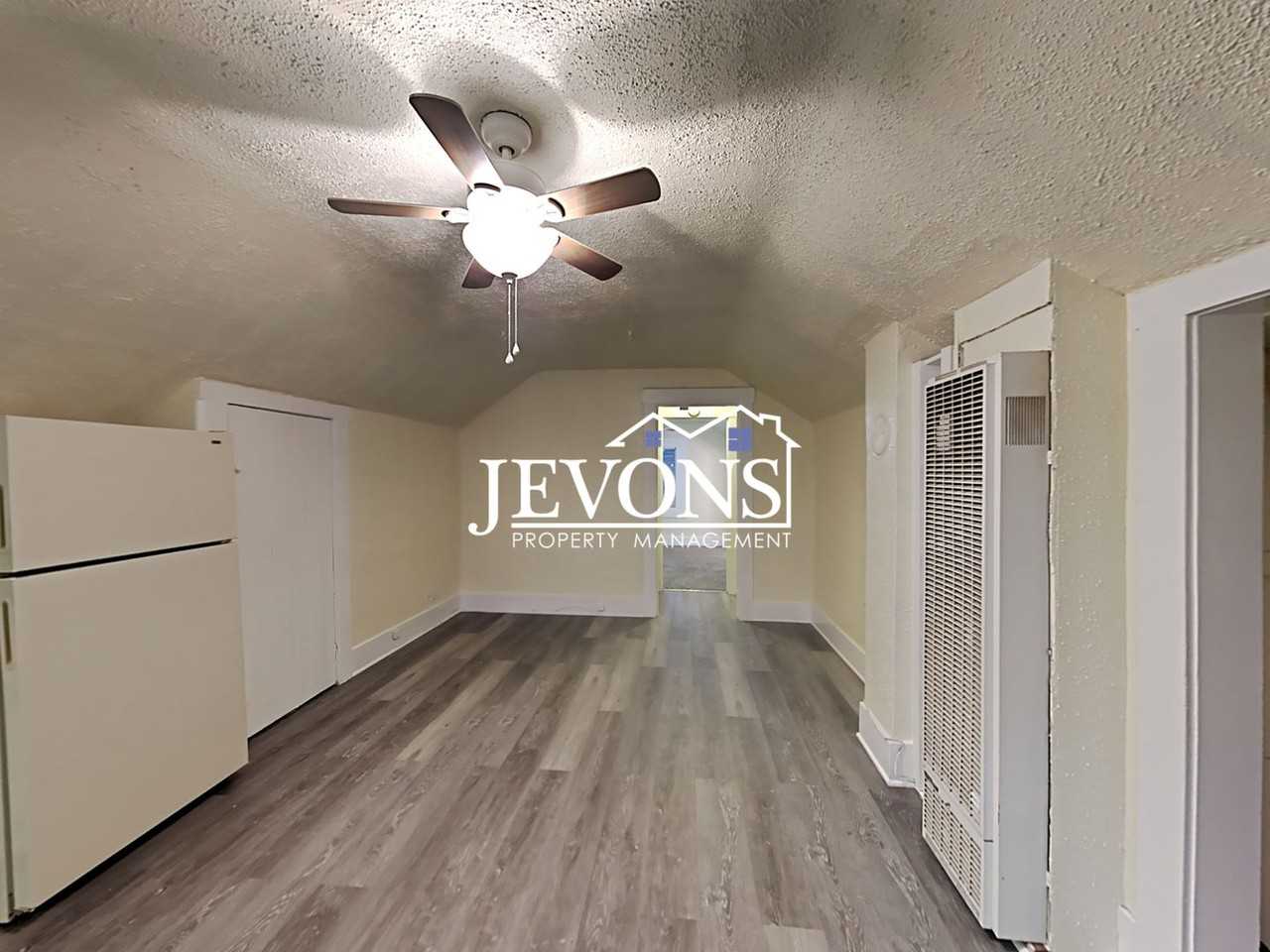 112 D St Sw #3 - Photo 5 of 29