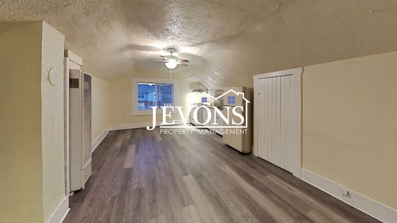 112 D St Sw #3 - Photo 4 of 29