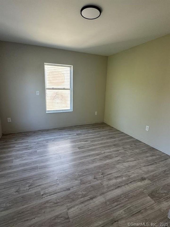 50-56 Hunters Ave - Photo 3 of 12