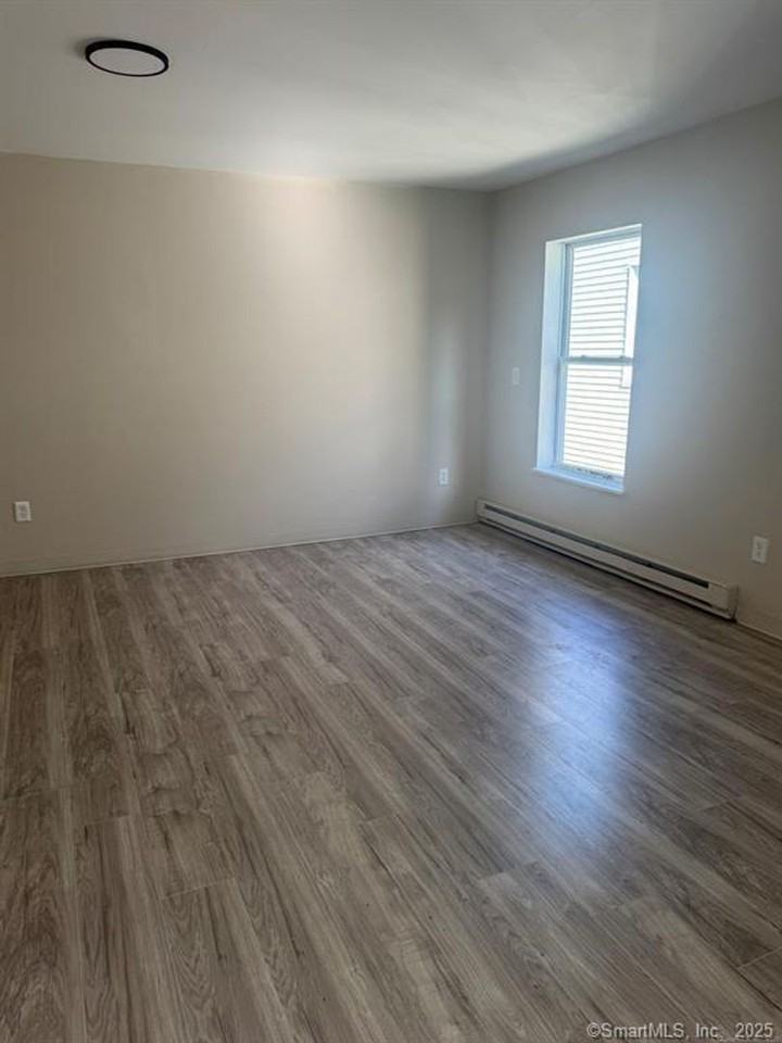 50-56 Hunters Ave - Photo 5 of 12