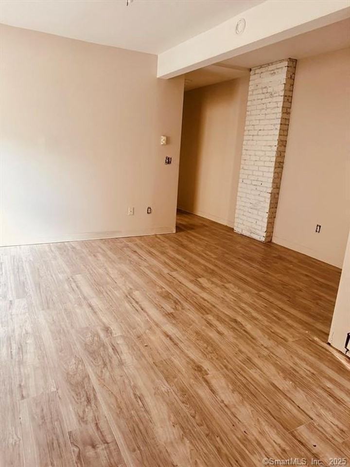 50-56 Hunters Ave - Photo 6 of 12