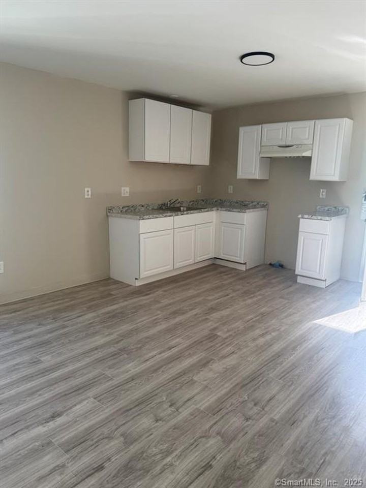 50-56 Hunters Ave - Photo 7 of 12