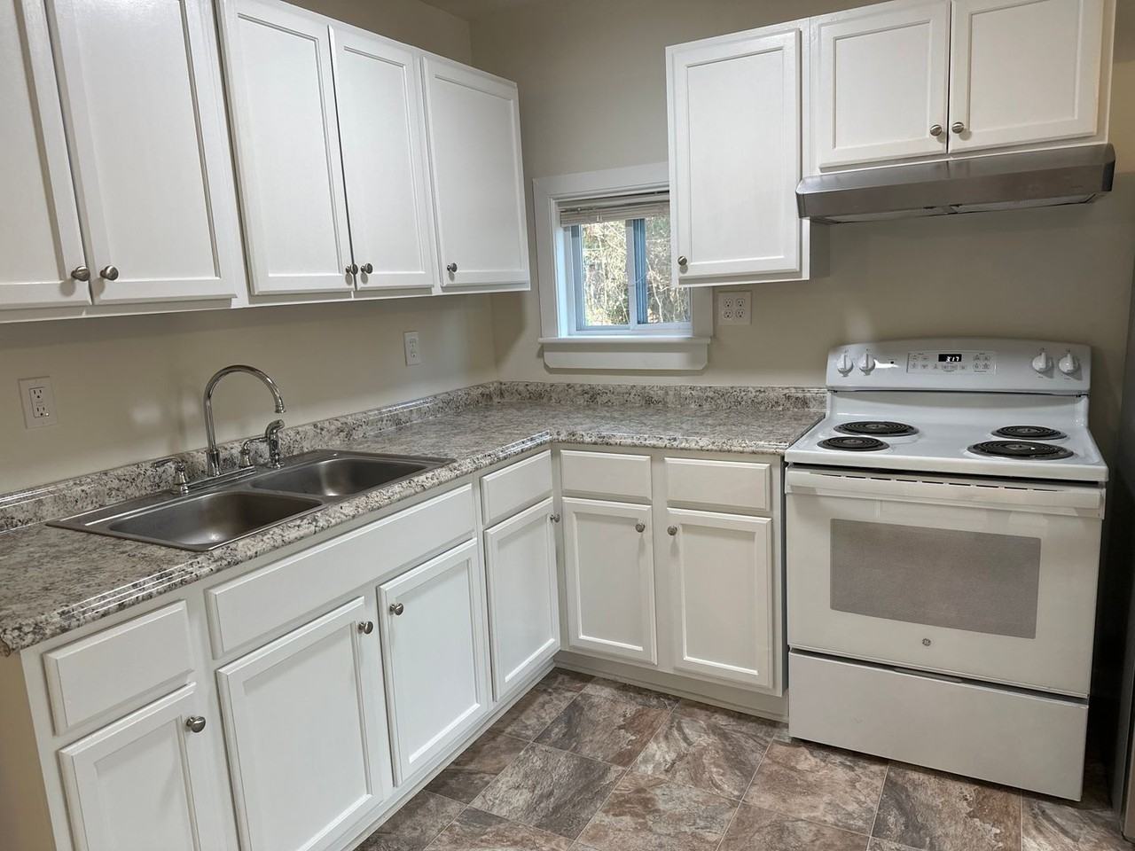 2216 S Landing Rd - Photo 3 of 17
