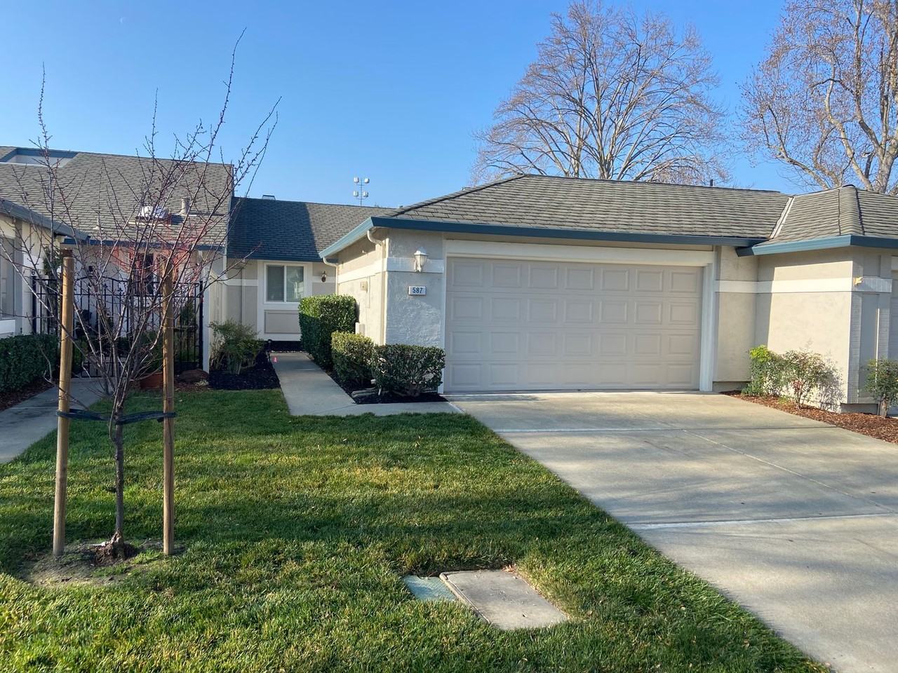 587 Europa Ct - Photo 2 of 13