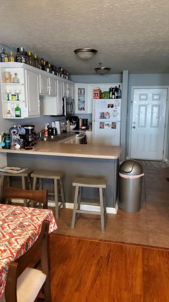 1610 Queen Anne Way - Photo 4 of 9