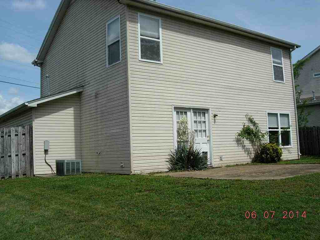 7021 Lexington Point Dr - Photo 2 of 21