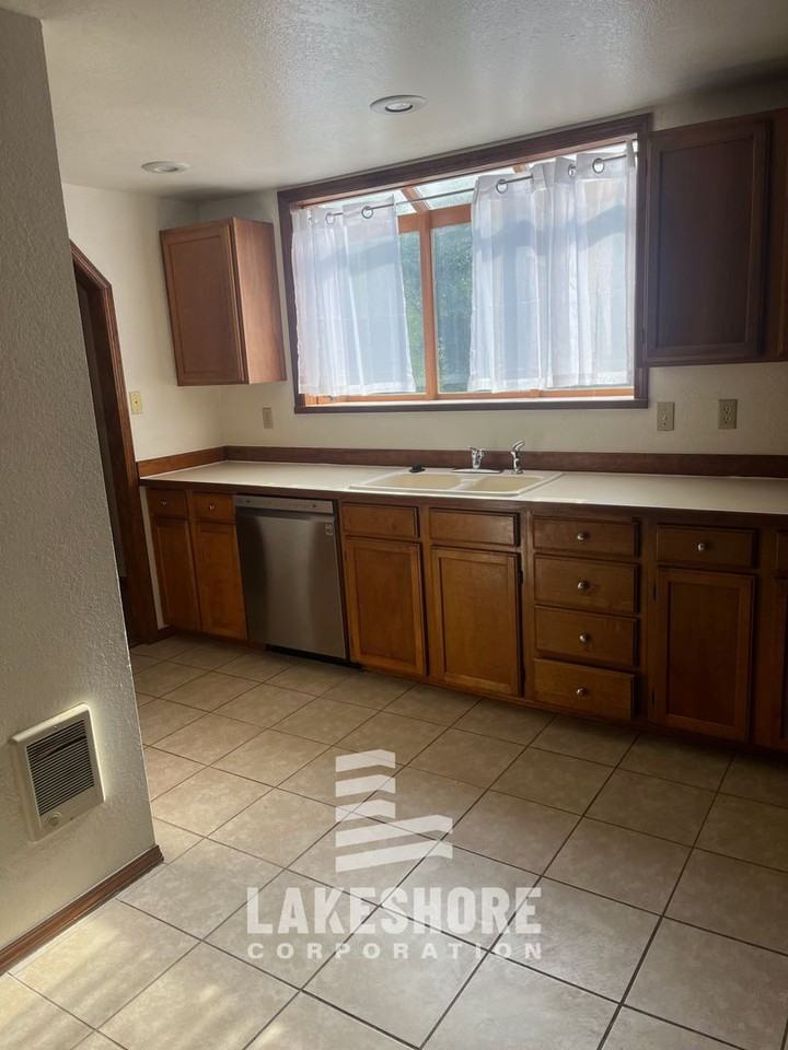 15520 45th Ave W - Photo 3 of 15