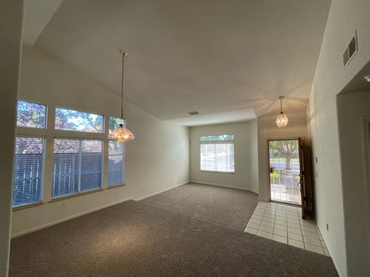 2800 Shelton St - Photo 3 of 35