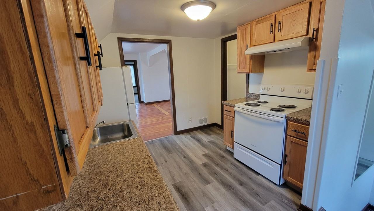 1168 1/2 Shawano Ave - Photo 2 of 10