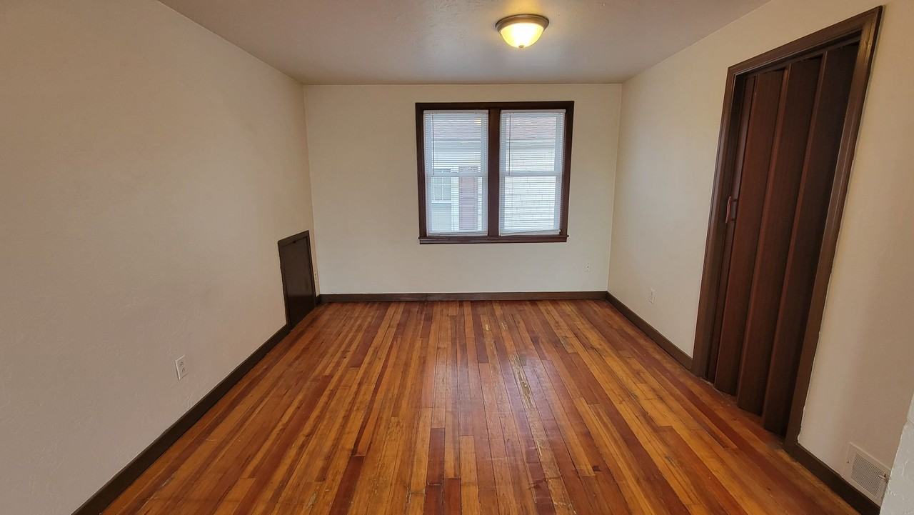 1168 1/2 Shawano Ave - Photo 5 of 10