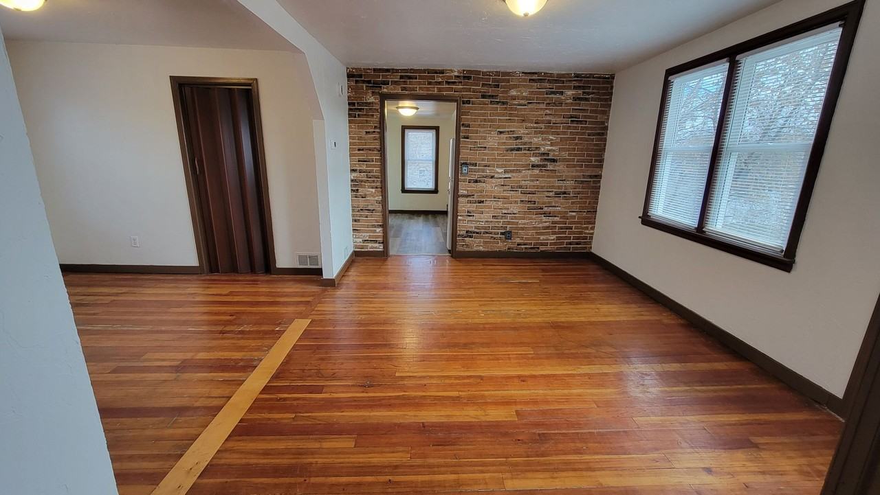 1168 1/2 Shawano Ave - Photo 6 of 10